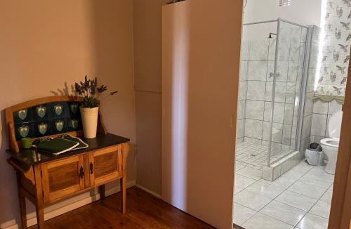 Camdeboo Apartment | Karoo Secret Sclaters Lark and Karoo Lark units