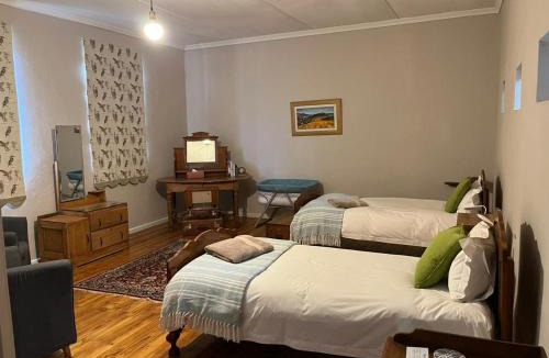 Camdeboo Apartment | Karoo Secret Sclaters Lark and Karoo Lark units