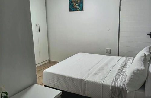 Potchefstroom Apartment | Kele Guesthouse