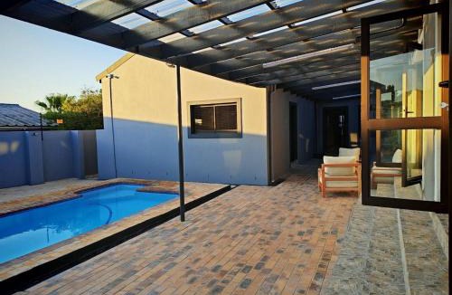 Flamingo Vlei House | King Deluxe Apartment-Style Room