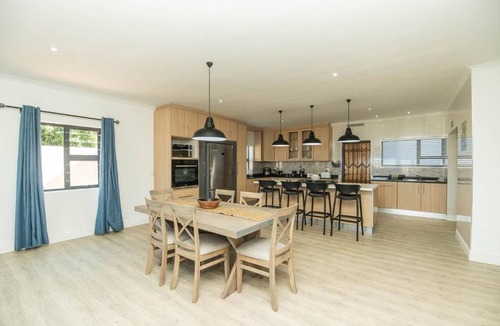 Kini Bay House | Kini Bay Coastal Escape