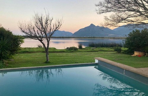 Kommetjie Apartment | Kommetjie Luxury Retreat For Families & Groups