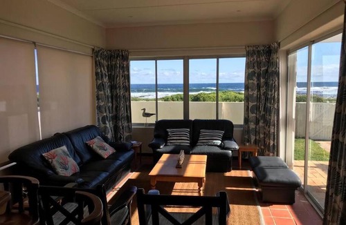 Sandbaai House | La Mer, a beautiful seafront home in Sandbaai