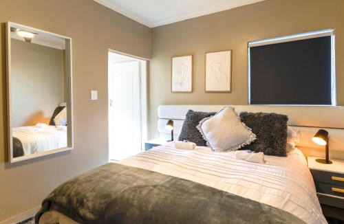 Greater Johannesburg Metropolitan Area Apartment | La Petit Bordeaux