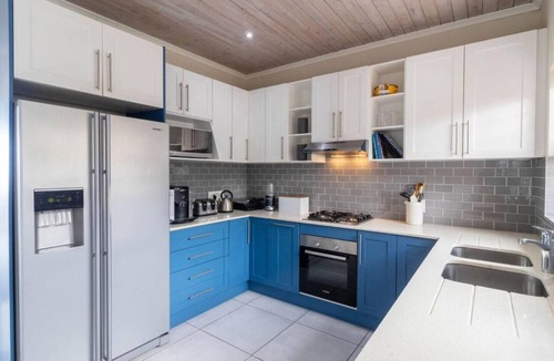 Kleinmond Apartment | Lady Serenity, Kleinmond | Oceanfront with hot tub