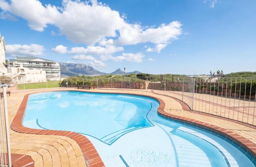 Milnerton Apartment | Lagoon Beach - 2 Bedroom Beachfront Apartment with Parking