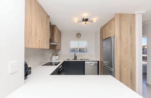 Lagoon Beach Apartment | Lagoon Beach Retreat | Ocean Views | Communal Pool