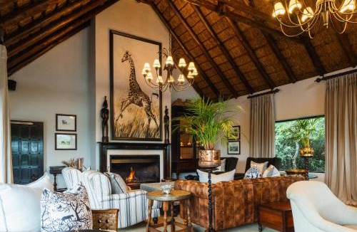 Grahamstown Cabin | Lalibela Wildlife Reserve - Kichaka Lodge