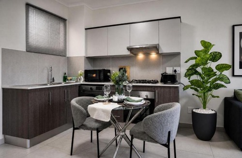 Boksburg Apartment | Lambiance Epanouie near OR Tambo Airport