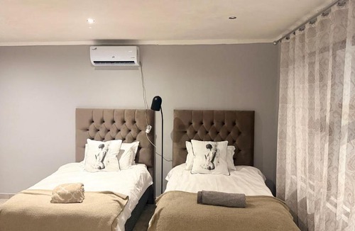Moses Kotane Apartment | Latifahs Home Peaceful 2Bedroom Home Near Sun City