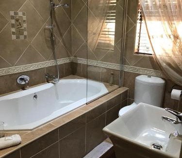 Meyersdal House | Le Cozmo Guesthouse