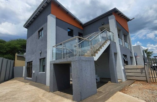 Polokwane Apartment | Ledimor Guesthouse offers a 4 star accommodation. A stone away from Kruger