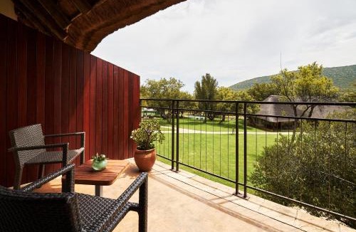 Leeupoort Cabin | LETAMO at QWABI Private Game Reserve by Newmark Hotels