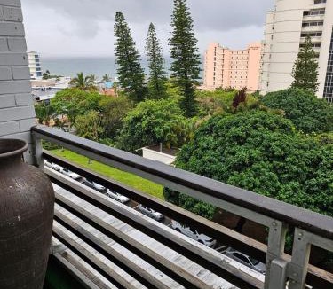 Durban North Apartment | Lighthouse Apts 5 -6 sleeper Balcony apartment