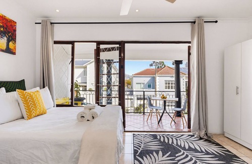 Sea Point Apartment | Lion's View Studio Retreat