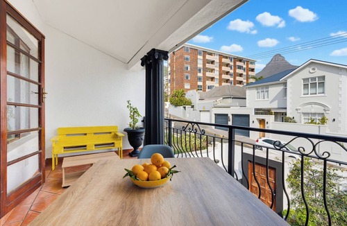 Sea Point Apartment | Lion's View Studio Retreat