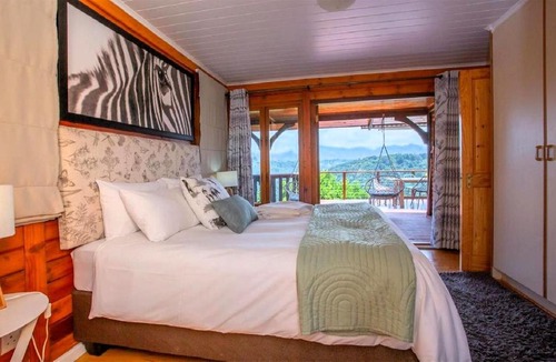 Victoria Bay House | Loerie's Rest Cabin