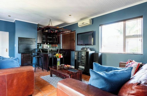 Paarl Bed & Breakfast | Lovely 1-bedroom bed & breakfast with AC in Paarl