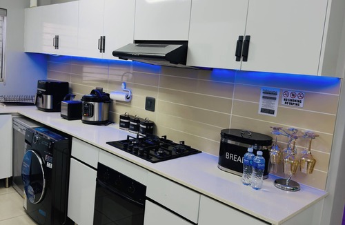 Greater Johannesburg Metropolitan Area Apartment | Lovely 2-bedroom apartment in peaceful Greenstone hill neighborhood,