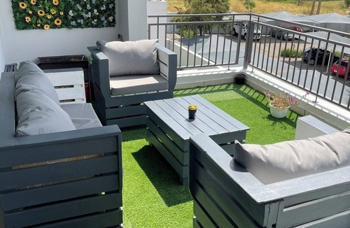 Greater Johannesburg Metropolitan Area Apartment | Lovely 2-bedroom apartment in peaceful Greenstone hill neighborhood,