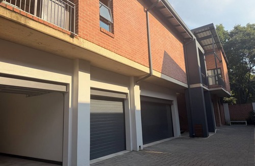 Menlo Park Apartment | Lovely large 1-bedroom apartment on Hazelwood’s doorstep