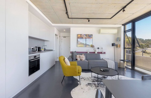 Schotsche Kloof Apartment | Lux Bo Kaap Apartment - Pool Deck -Mountain Views