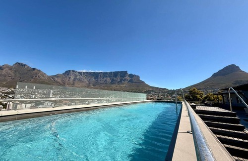 Schotsche Kloof Apartment | Lux Bo Kaap Apartment - Pool Deck -Mountain Views