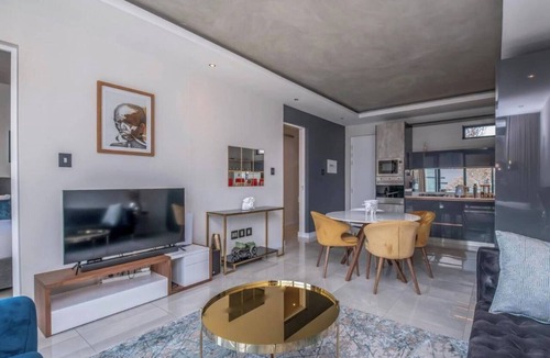 Houghton Estate Apartment | Luxe Houghton Apt The Paramount