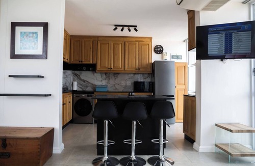 Strand Apartment | Luxurious 3-Bedroom Apartment with Ocean Views in Cape Town