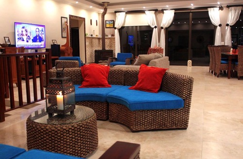 Bloubergstrand House | Luxurious 4 Bedroom Home with Ocean and Table Mountain Views