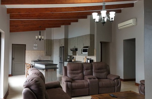 Springs House | Luxurious 5-Bedroom House Rental in Springs, South Africa