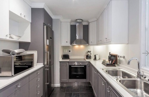 Cape Town Apartment | Luxurious Accessible Apartment With Stunning Views in Cape Town