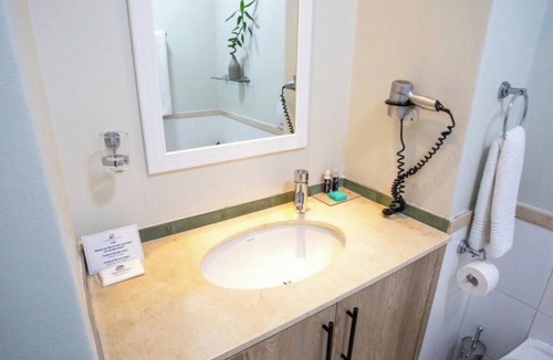 Lagoon Beach Apartment | Luxurious Accessible Apartment in Vibrant Kaapstad