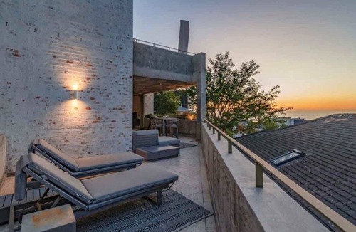 Sea Point Apartment | Luxurious Apt, Pool, Views, Sea Point - Luna Loft