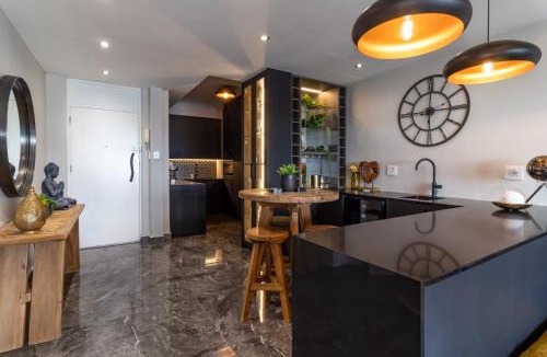 Three Anchor Bay Apartment | Luxurious Seaside Apartment, Seapoint 202 Shoreham