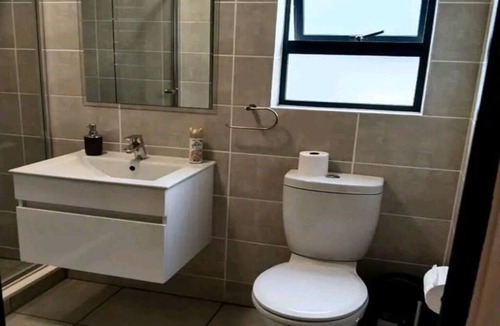 The Willows Apartment | Luxury 1BR at Blyde Lagoon, Pretoria East, WiFi, Security & Self Check In