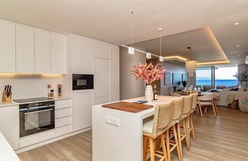 Westcliff Condo | Luxury 2-bed NEW OCEAN FRONT Villa on Cliff Path Whale Watch with Pool and AC