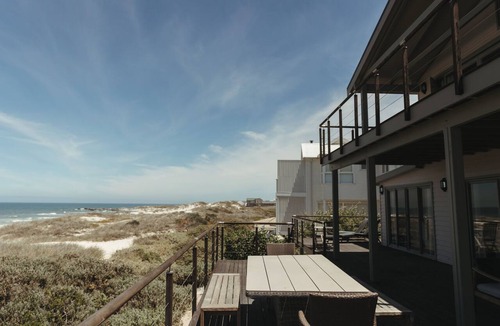 Yzerfontein House | Luxury 4 Bedroom Beachfront Villa/Private Pool & Ocean Views