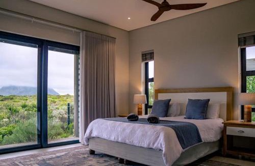 Gansbaai Villa | Luxury Beach Villa in Romansbaai Wildlife Estate