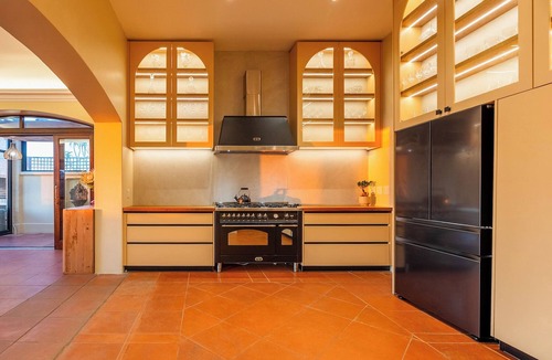 Sunset Beach Villa | Luxury Beachfront Villa. On the beach. Table Mountain & Sunset Views.