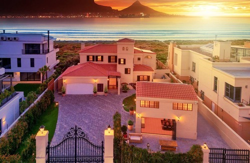 Sunset Beach Villa | Luxury Beachfront Villa. On the beach. Table Mountain & Sunset Views.