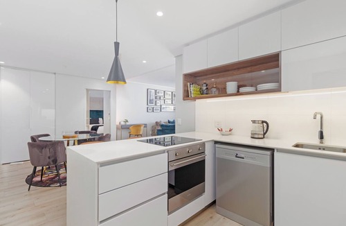 Cape Town City Centre Apartment | Luxury CBD Retreat | Stunning Mountain Views