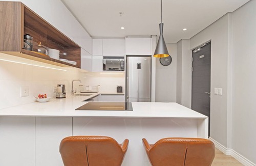 Cape Town City Centre Apartment | Luxury CBD Retreat | Stunning Mountain Views