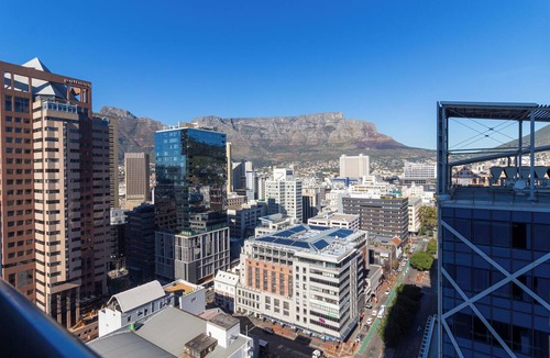 Cape Town City Centre Apartment | Luxury CBD Retreat | Stunning Mountain Views