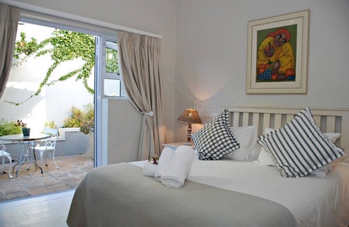 Simon's Town House | Luxury Coastal self-catering Living with Unforgettable False Bay Views.