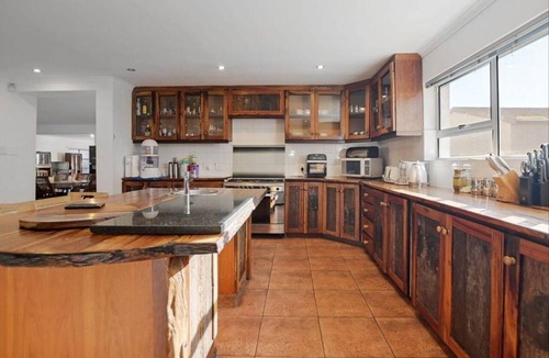 Bloubergstrand House | Luxury Family Retreat with Braai & Garden