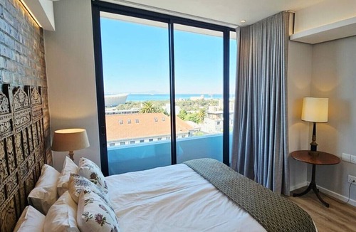 Green Point Apartment | Luxury modern 3 bed Penthouse apartment in Green Point near V&A Waterfront, CBD