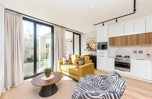 Stellenbosch Central Apartment | Luxury One-Bedroom with Balcony -Unit 9