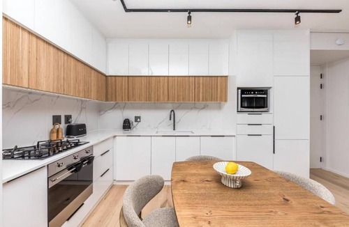 Stellenbosch Central Apartment | Luxury One-Bedroom with Balcony -Unit 9