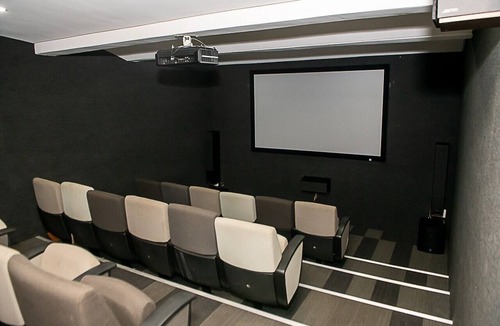 Greater Johannesburg Metropolitan Area Apartment | Luxury Rosebank Apartment - Pool - Cinema - Backup Power - Secure Parking